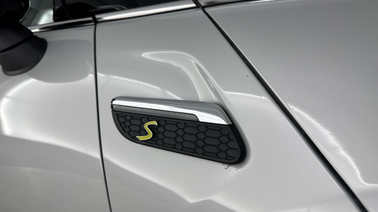 MINI Hatchback 135kW Cooper S Level 2 33kWh 3dr Auto Electric Hatchback